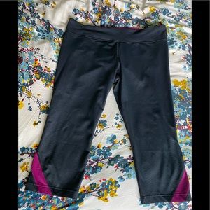 Under Armour all seasoned gear capri leggings